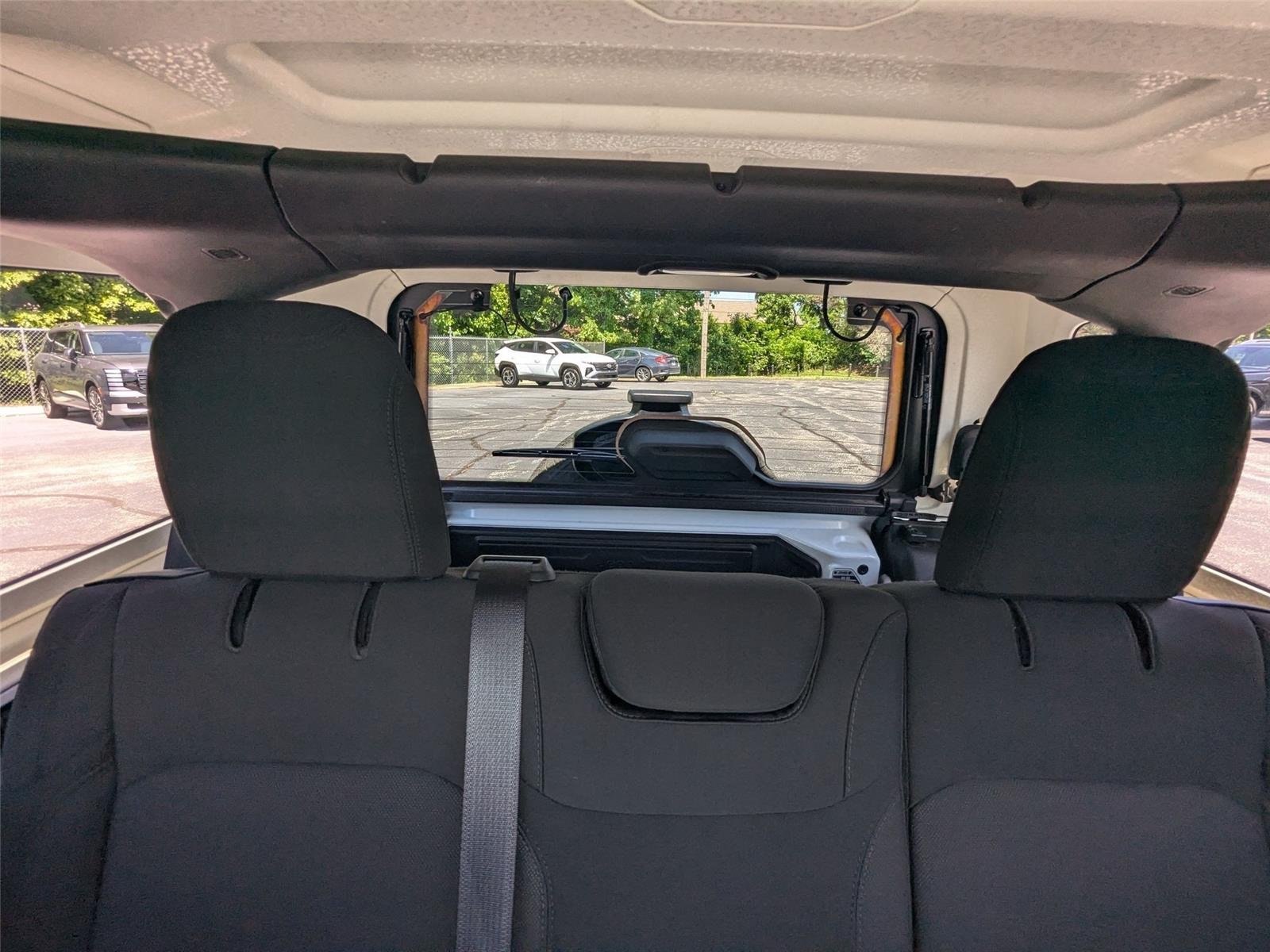 Used 2022 Bright White Clearcoat Jeep Unlimited Sport S image 27