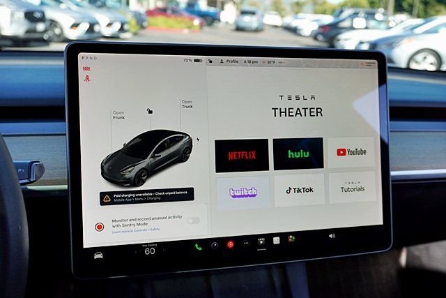 Used 2021  Tesla Standard Range Plus image 28