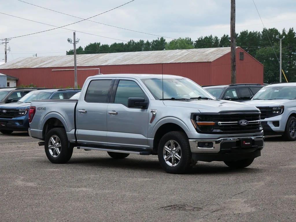 Used 2025 Silver Ford XLT image 1
