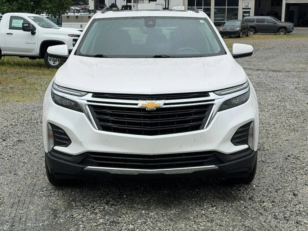 Used 2023 Iridescent Pearl Tricoat Chevrolet LT image 2