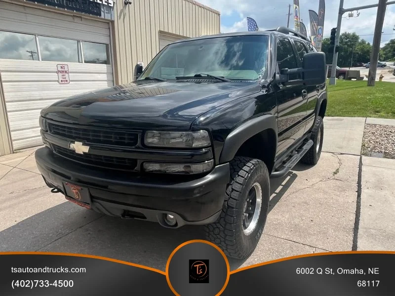 Used 2001 Black Chevrolet Sport Utility 4D image 2