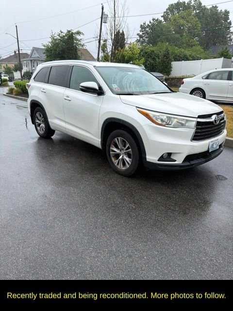 Used 2015 White Toyota XLE V6 image 2