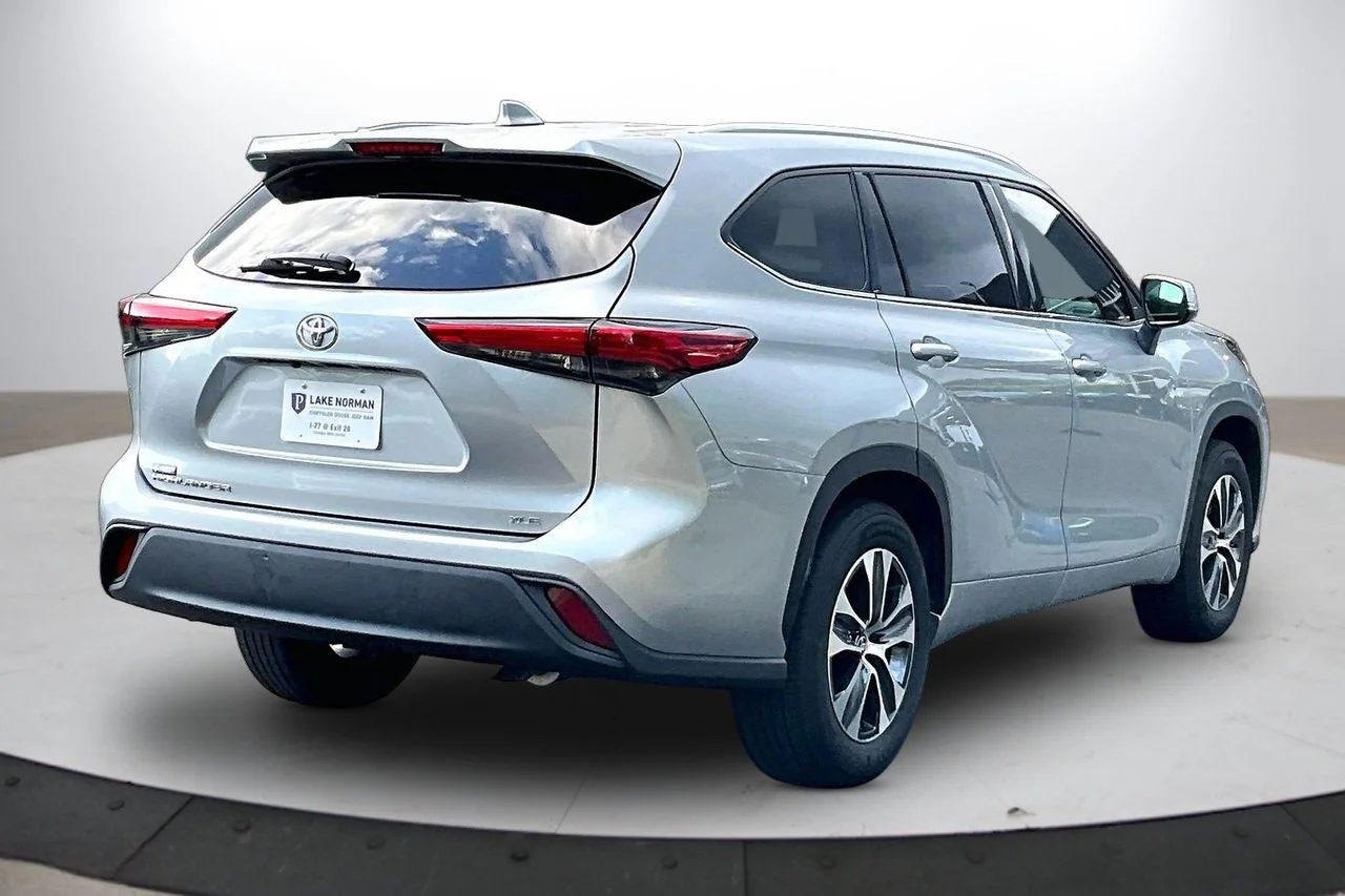 Certified Used 2021 Silver Toyota XLE image 8