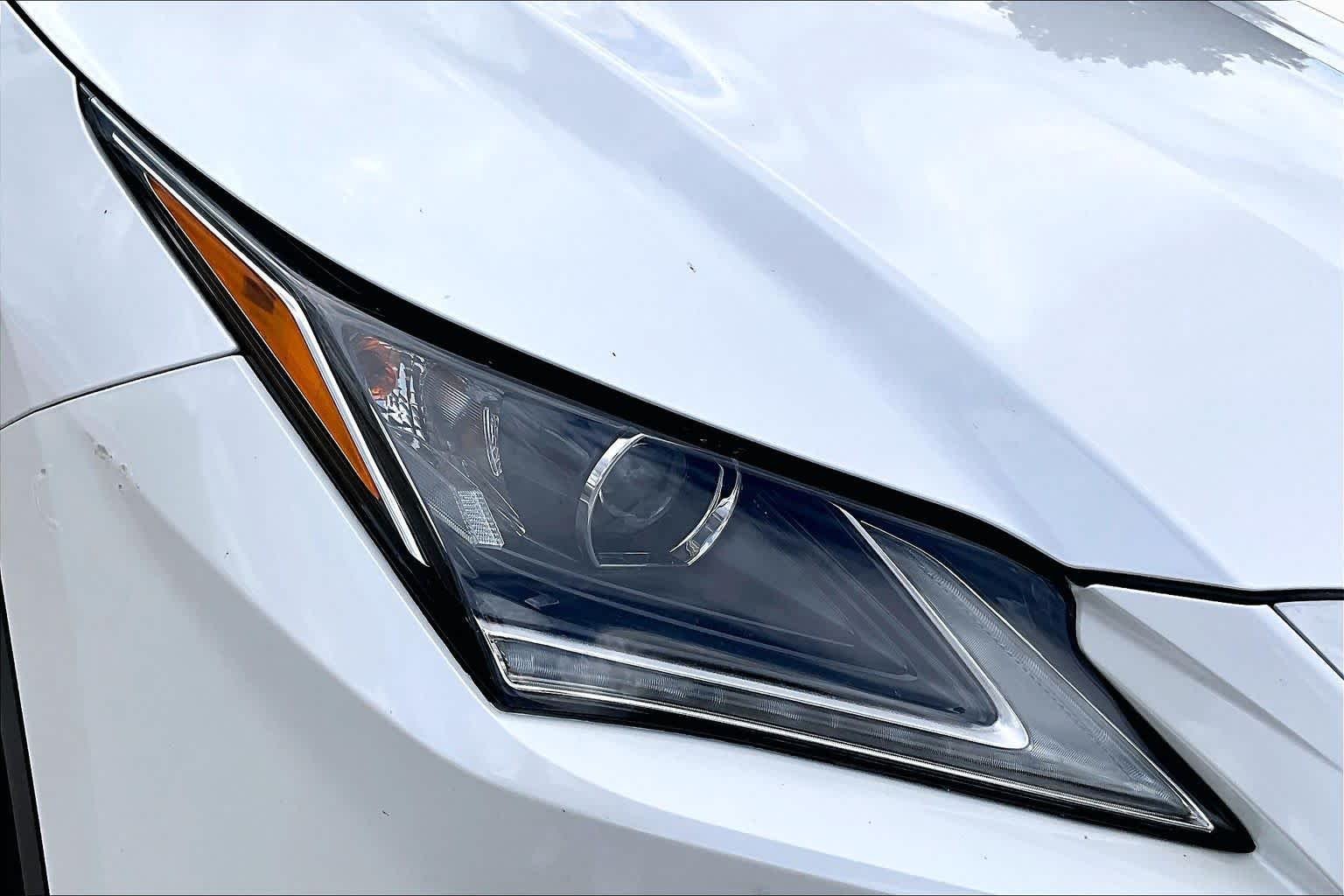 Used 2018 Eminent White Pearl Lexus  image 25