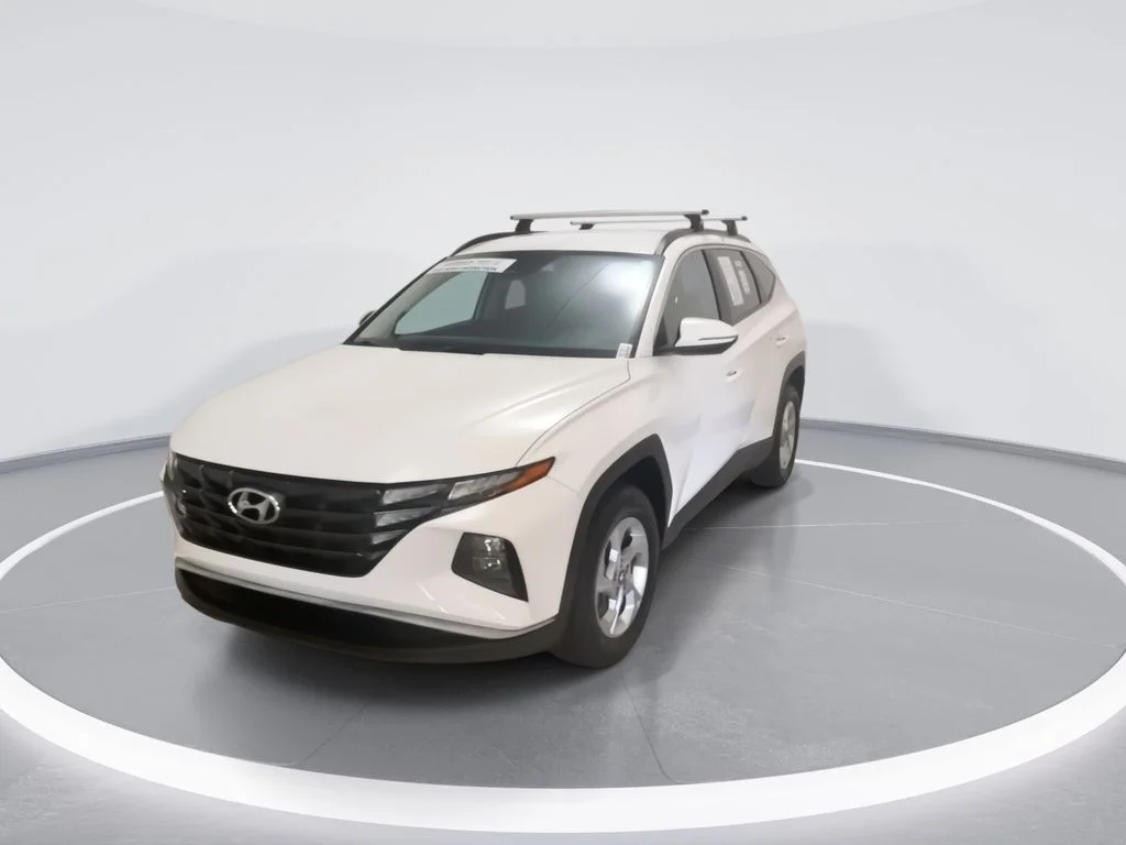 Used 2023 White Hyundai SEL image 4