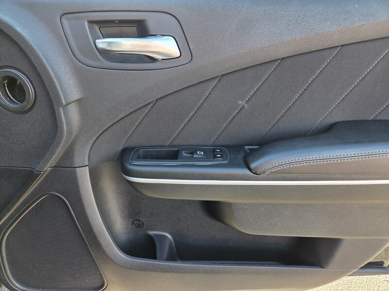 Used 2023 Black Dodge SXT image 19