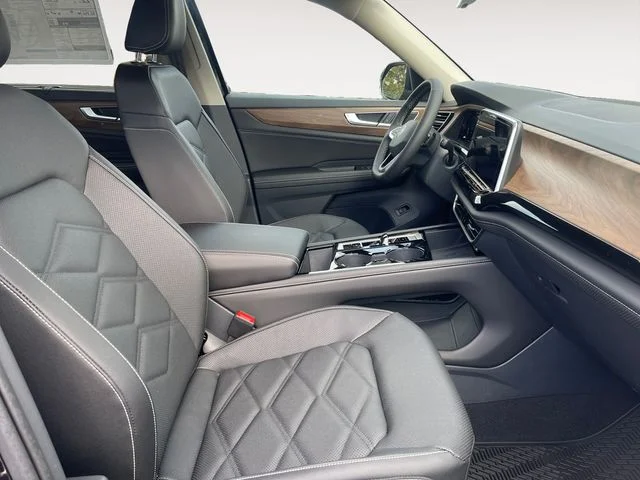 New 2026 Black Volkswagen 2.0T SE w/Technology image 15