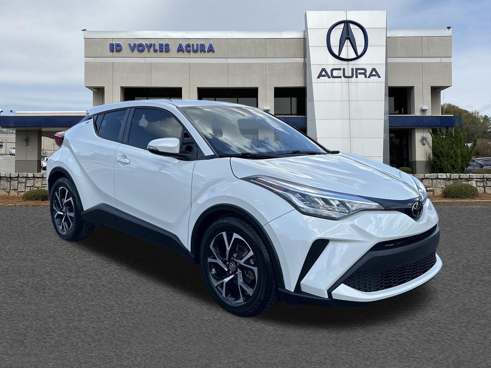 Used 2021 Blizzard Pearl Toyota XLE image 3