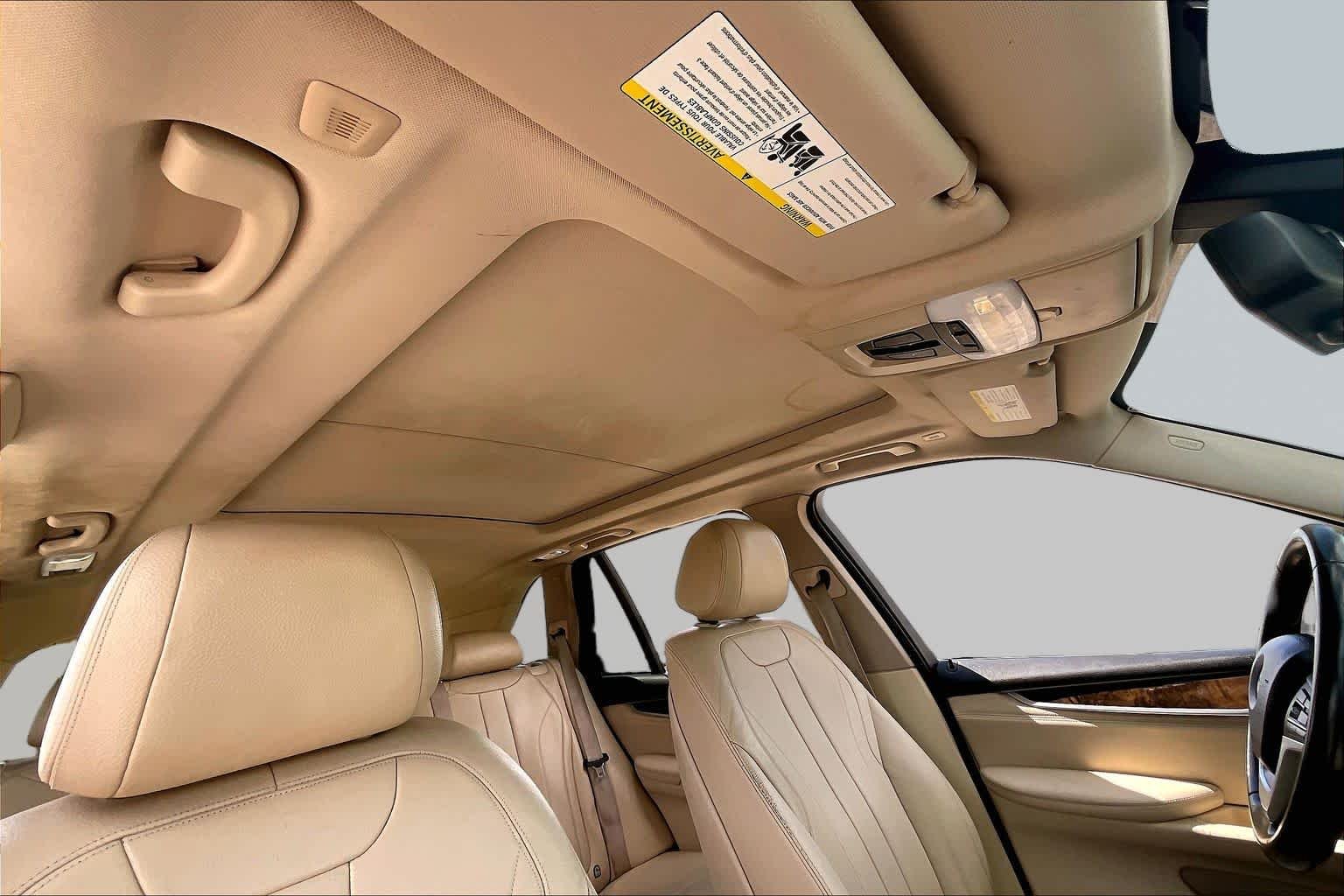 Used 2015 Alpine White BMW sDrive35i image 12