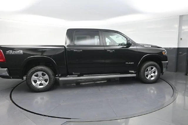 New 2027 Diamond Black Crystal Pearl-Coat Exterior Paint RAM Big Horn/Lone Star image 10