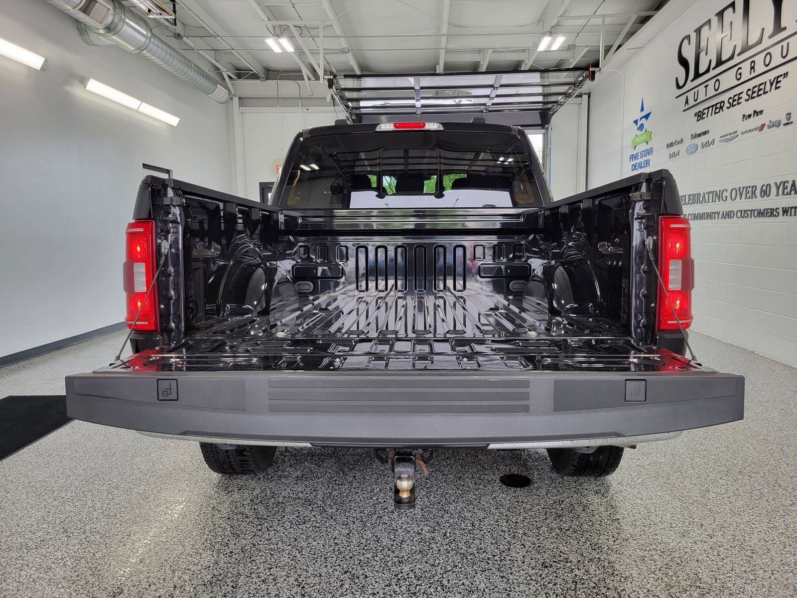 Used 2023 Black Ford XLT image 6