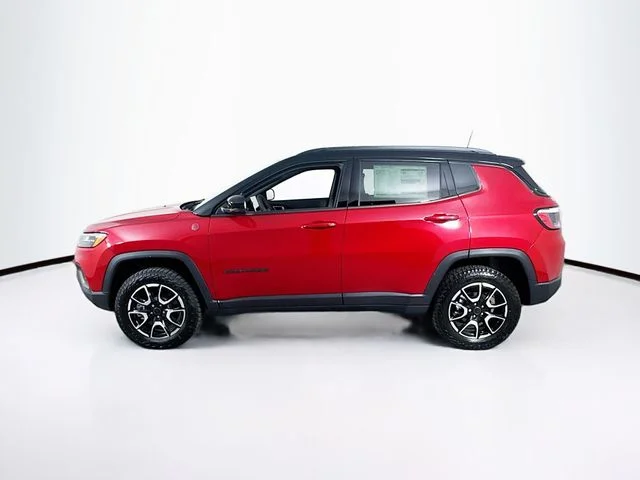 New 2026 Red Hot Pearl-Coat Exterior Paint Jeep Trailhawk image 4