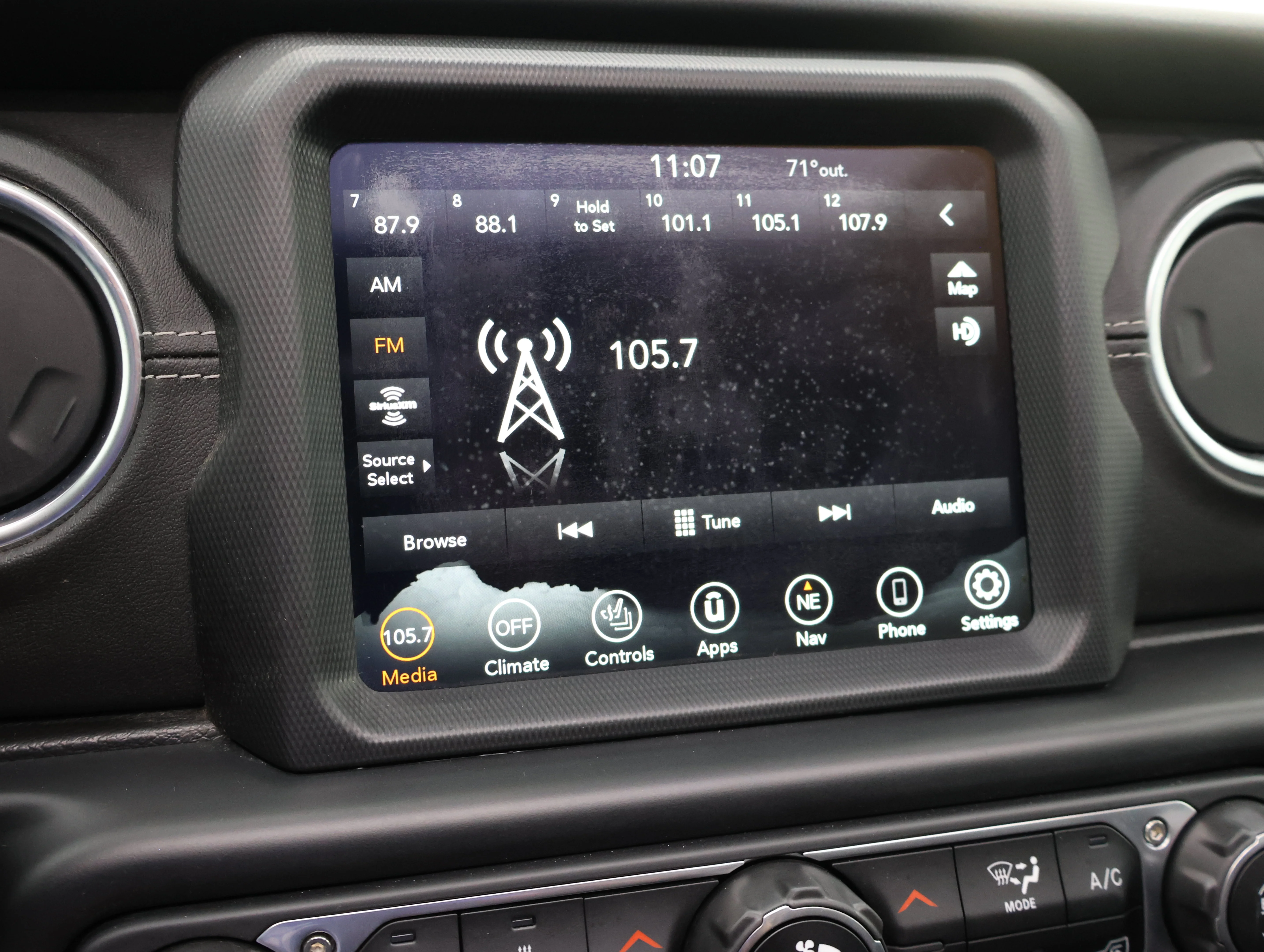 Used 2022 Hydro Blue Pearlcoat Jeep Unlimited Sahara image 48