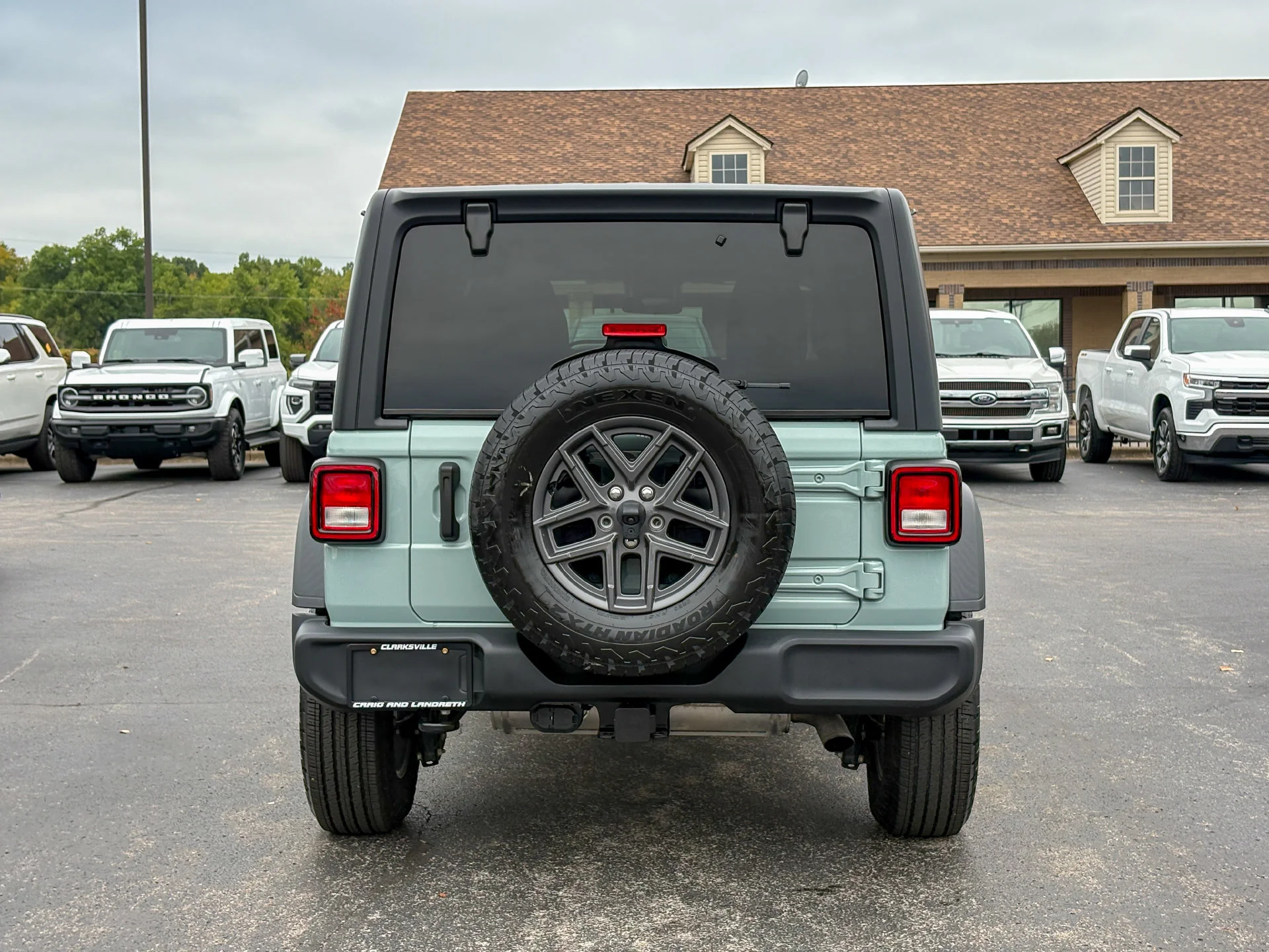 Used 2024 Gray Jeep Sport S image 10