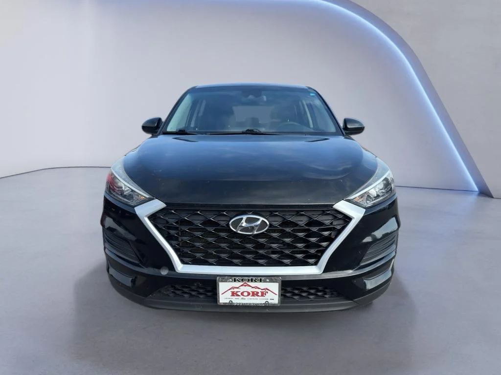 Used 2019 Black Noir Pearl Hyundai SE image 3