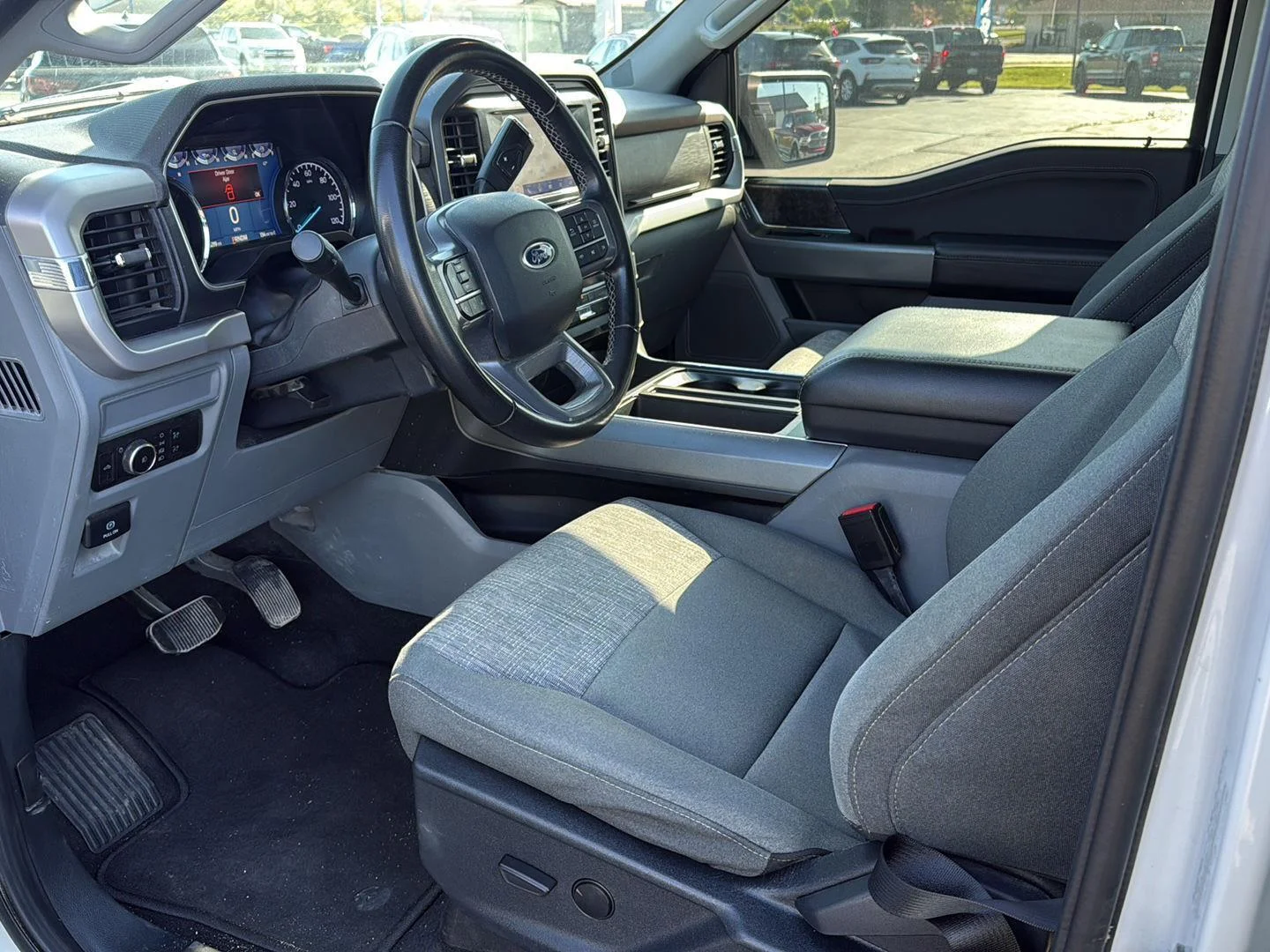 Used 2023 Oxford White Ford XLT image 15