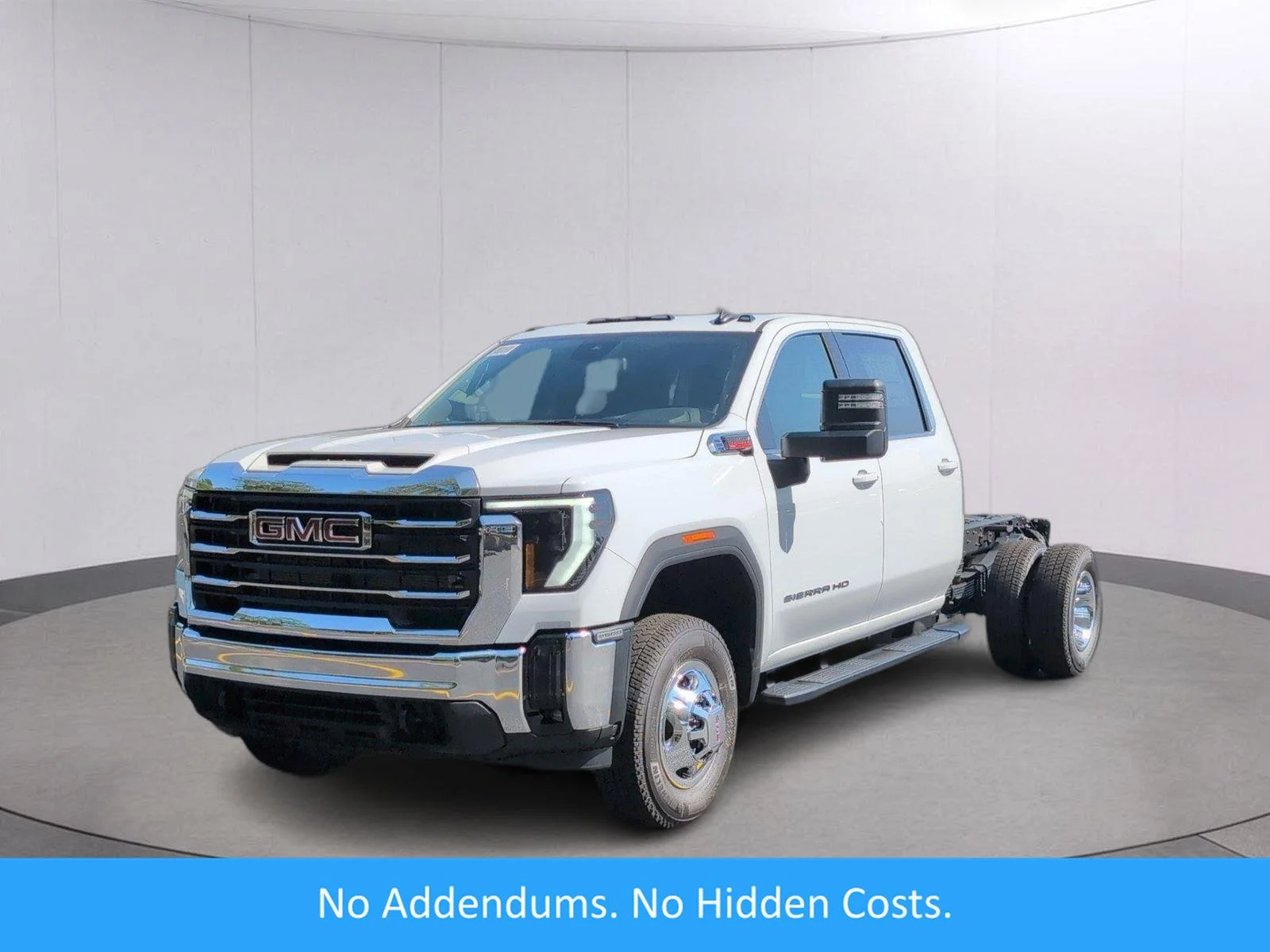 New 2026 Summit White GMC SLE image 1