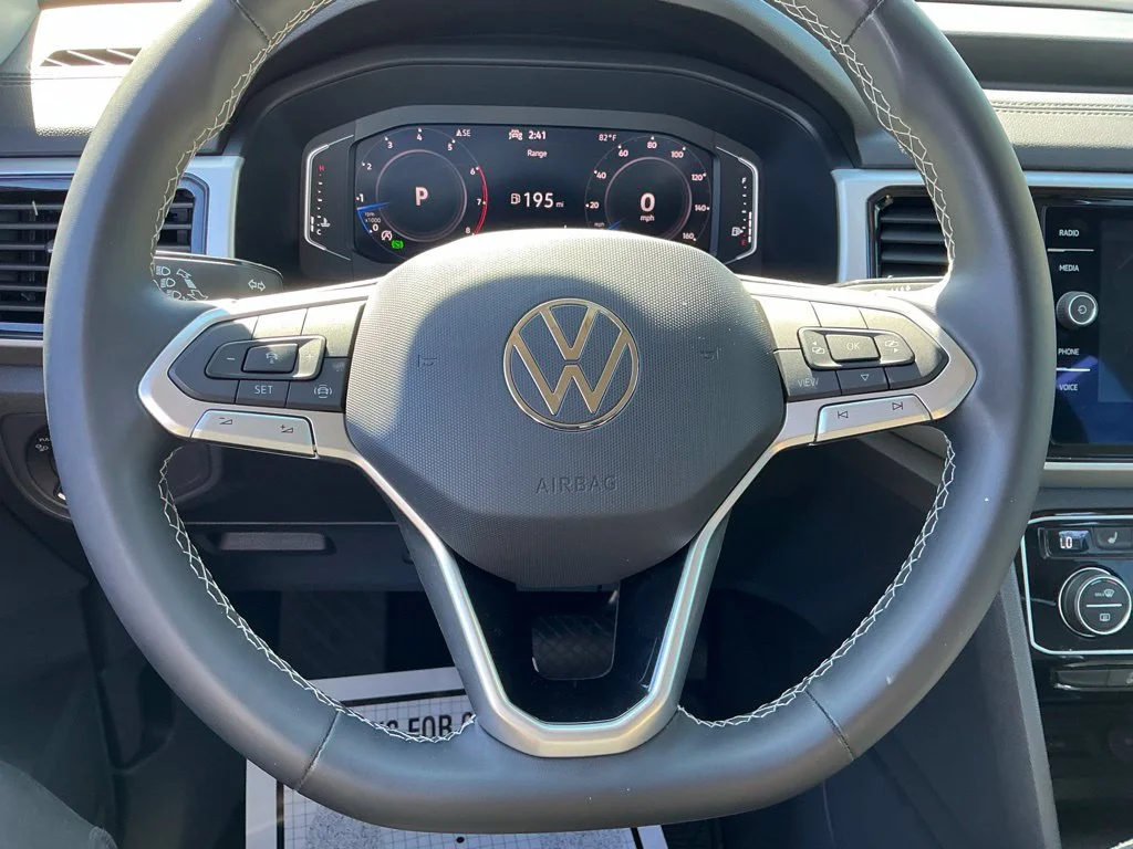 Used 2023  Volkswagen 3.6L V6 SE w/Technology image 43
