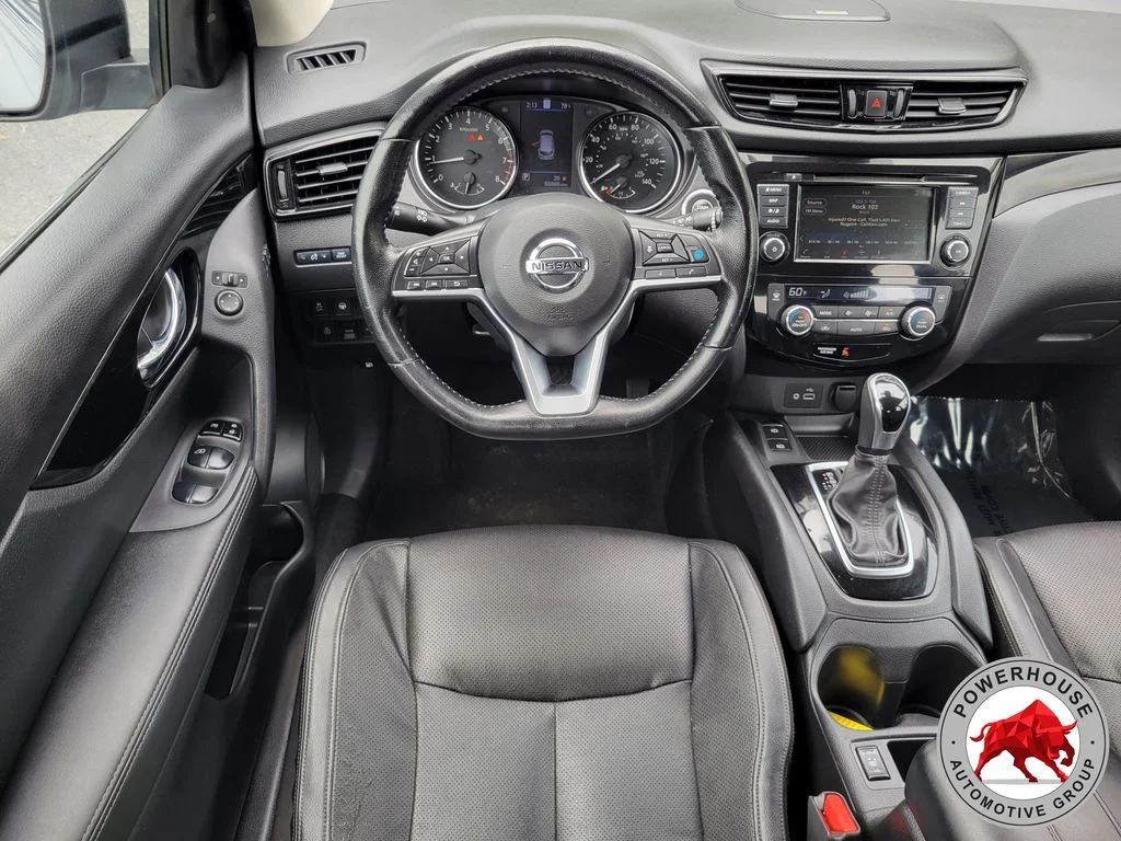 Used 2021 Silver Nissan SL image 17