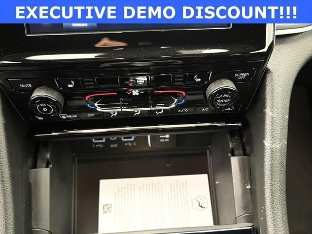 New 2026 Bright White Clear-Coat Exterior Paint Jeep Laredo X image 3