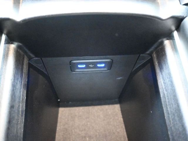 Used 2024  Mercedes-Benz Base image 9