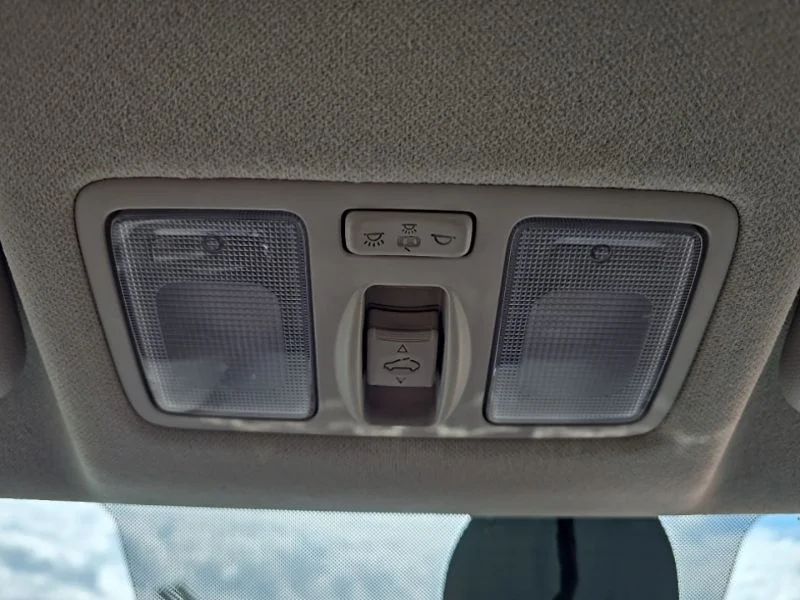 Used 2022 Silver Hyundai SEL image 19