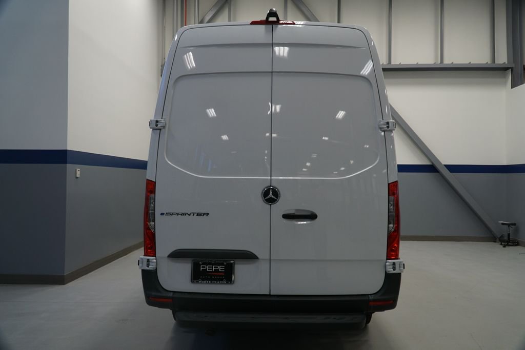 New 2025 Arctic+White Mercedes-Benz Cargo 170 WB image 5