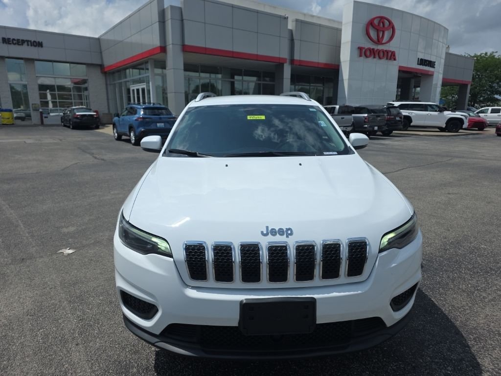 Used 2021 White Jeep Latitude image 2