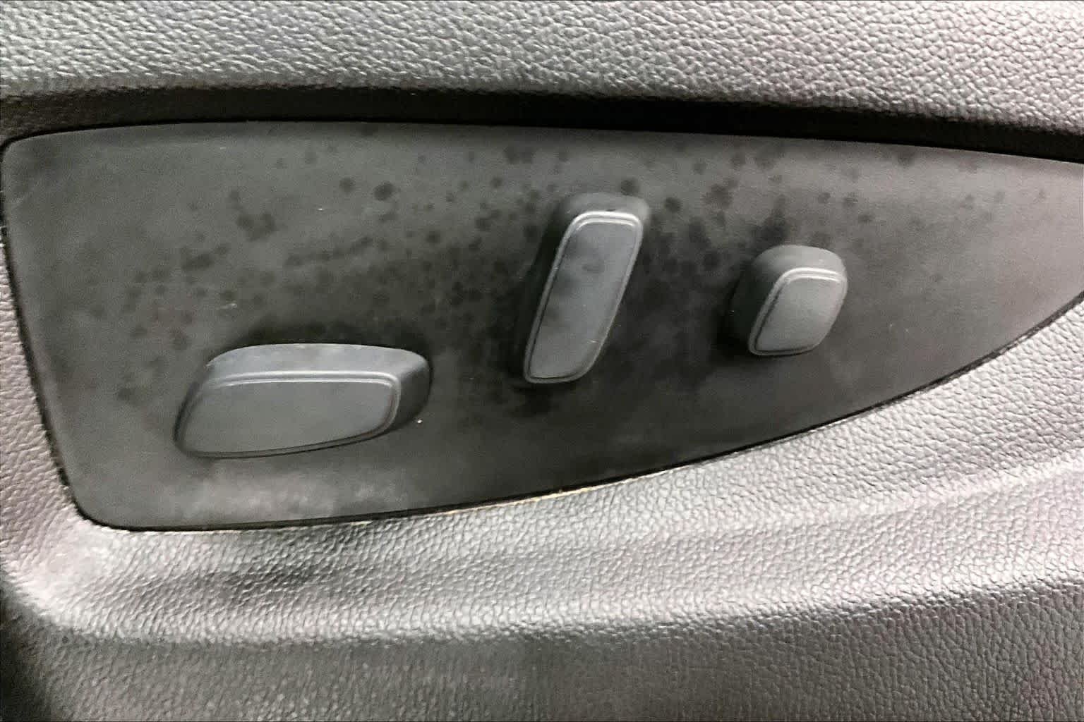 Used 2018 Cardinal Red GMC SLE image 31