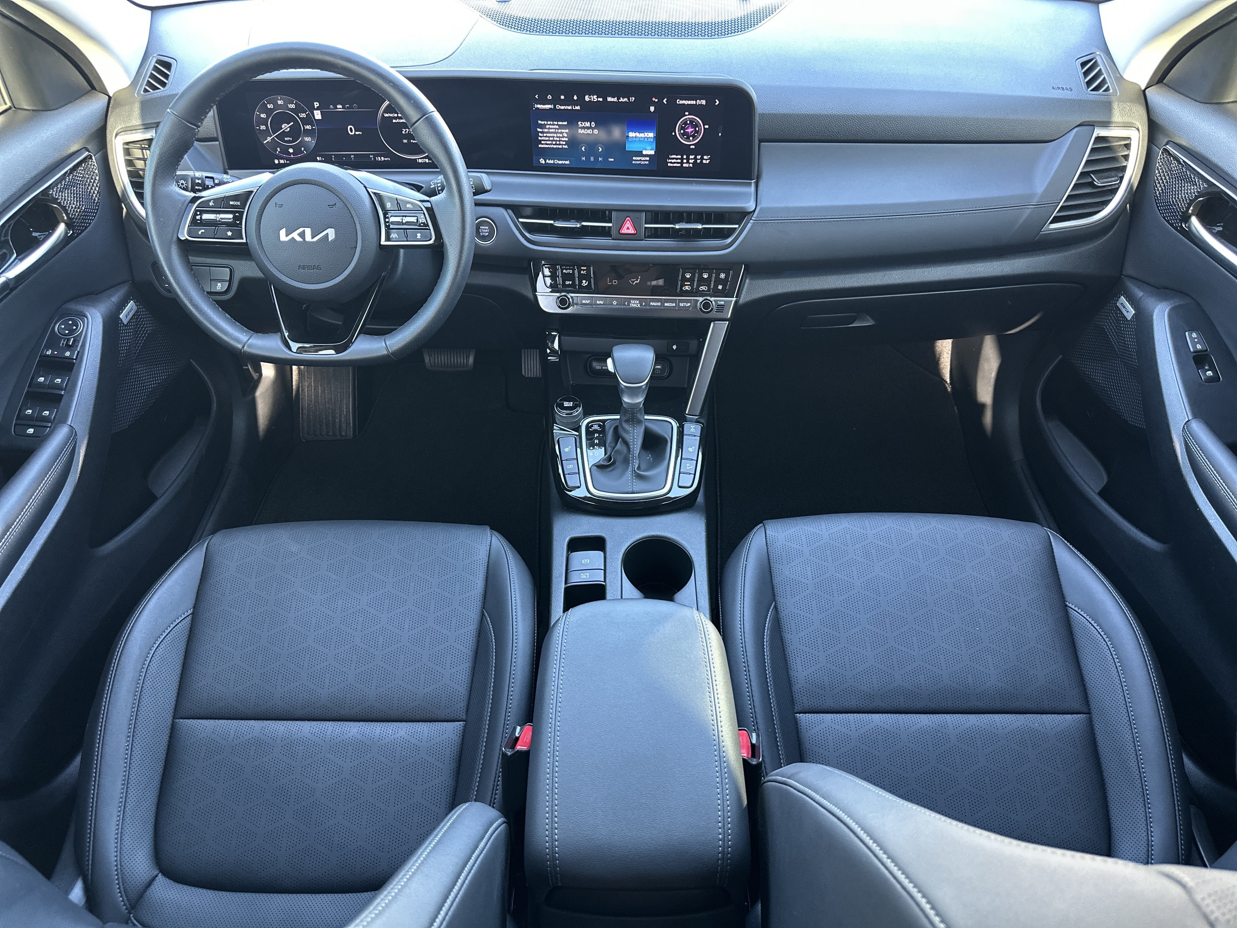 Used 2024 Pluton Blue/Black Roof Kia SX image 22