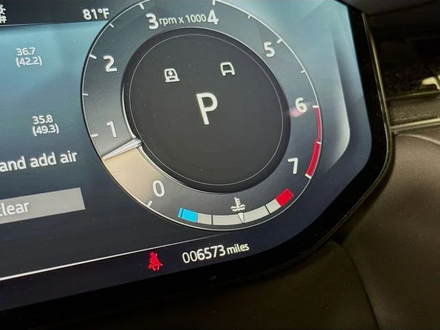 Certified Used 2025 Gray Land Rover Dynamic SE image 13