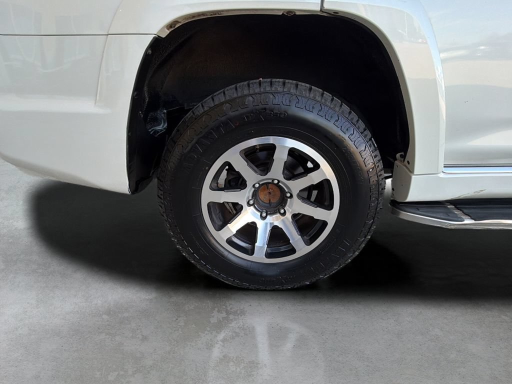 Used 2014  Toyota Limited image 42