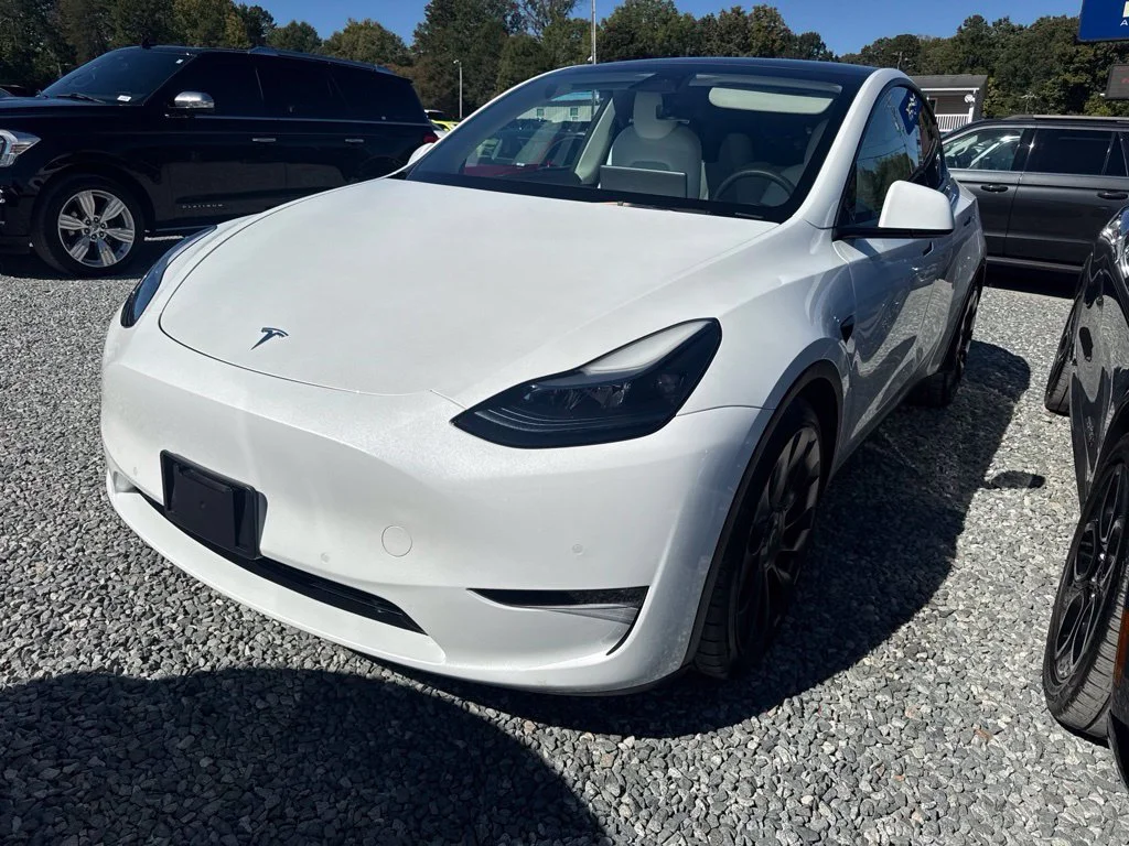 Used 2022 White Tesla Performance image 1
