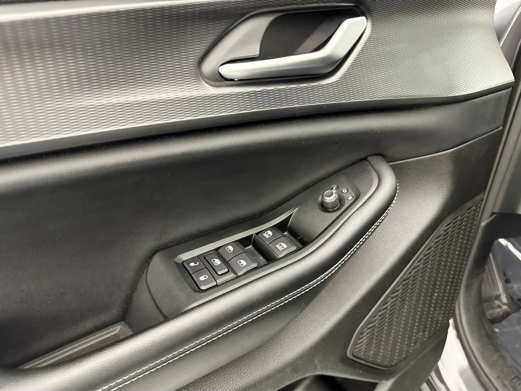 Used 2024 Gray Jeep Laredo X image 17