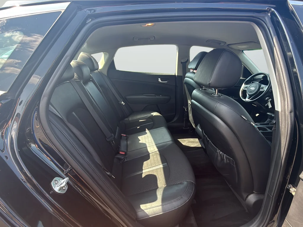 Used 2018 Black Kia S image 10