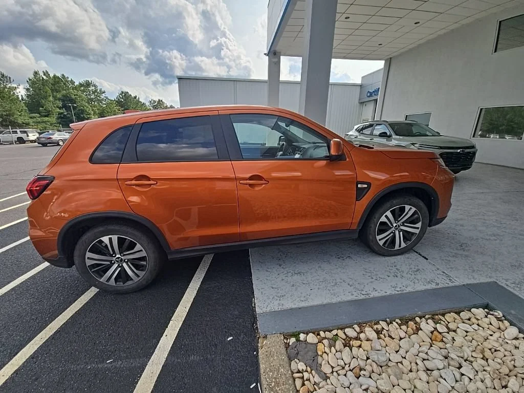 Used 2022 Orange Mitsubishi ES image 10