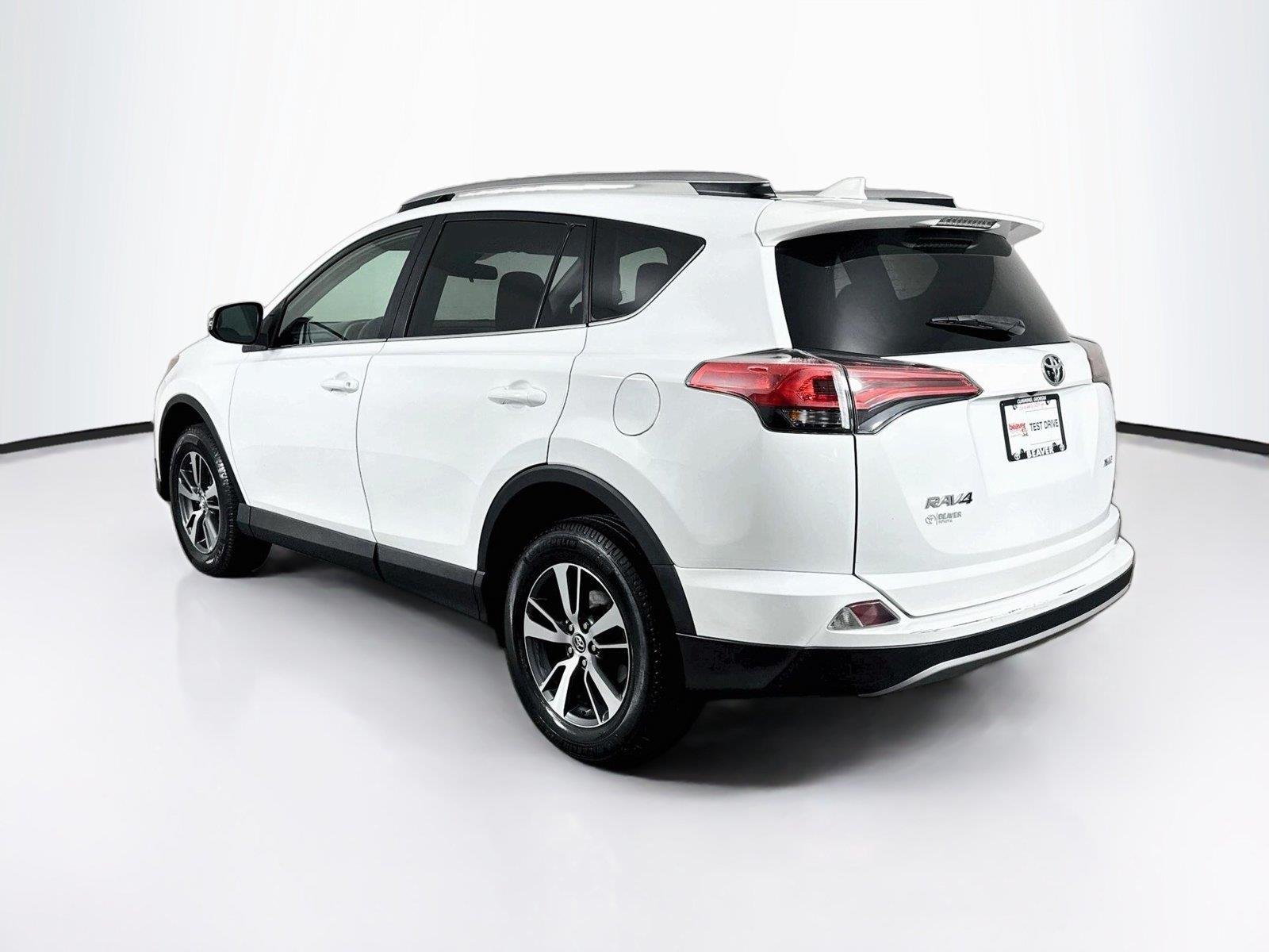 Used 2018 Super White Toyota XLE image 11