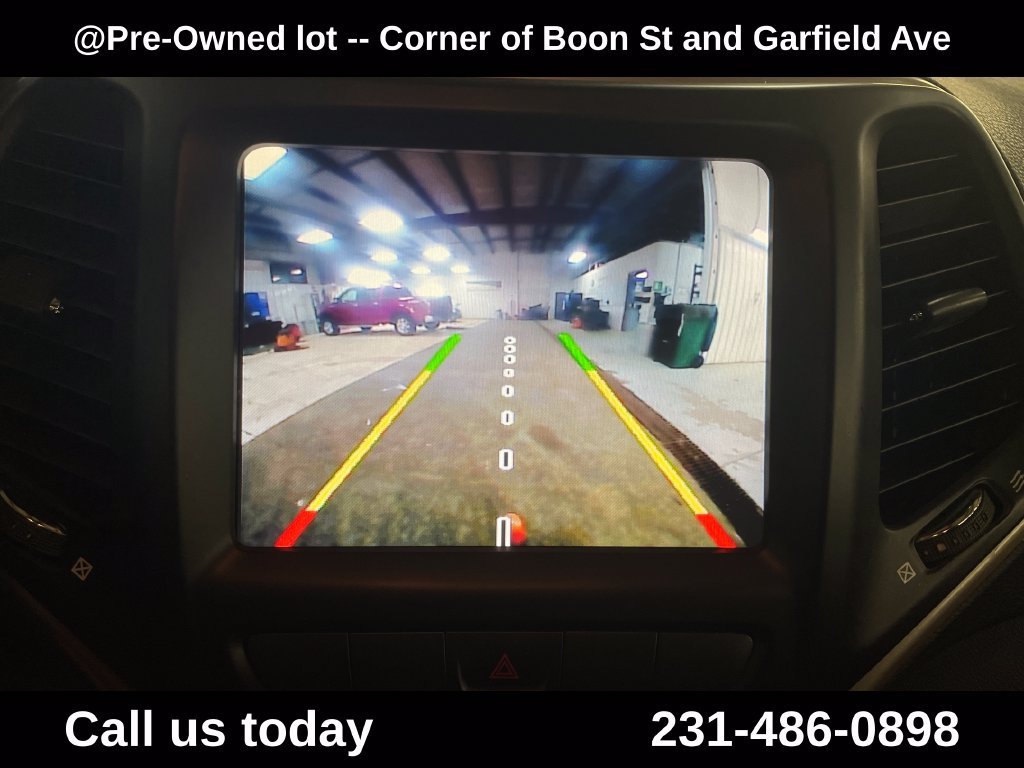 Used 2015 Black Jeep Latitude image 27