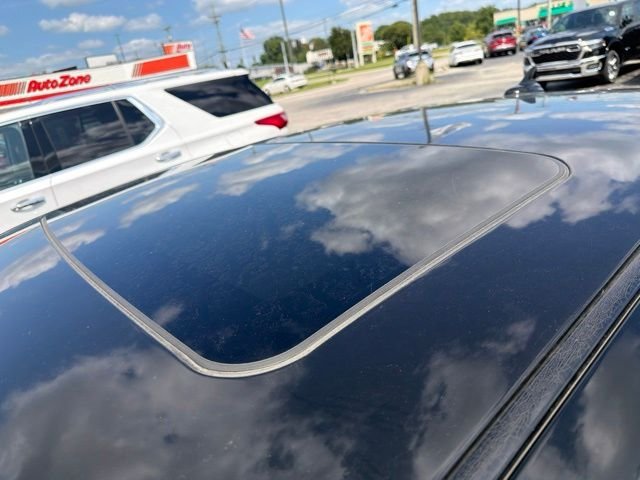 Used 2016 Black Dodge SXT image 11