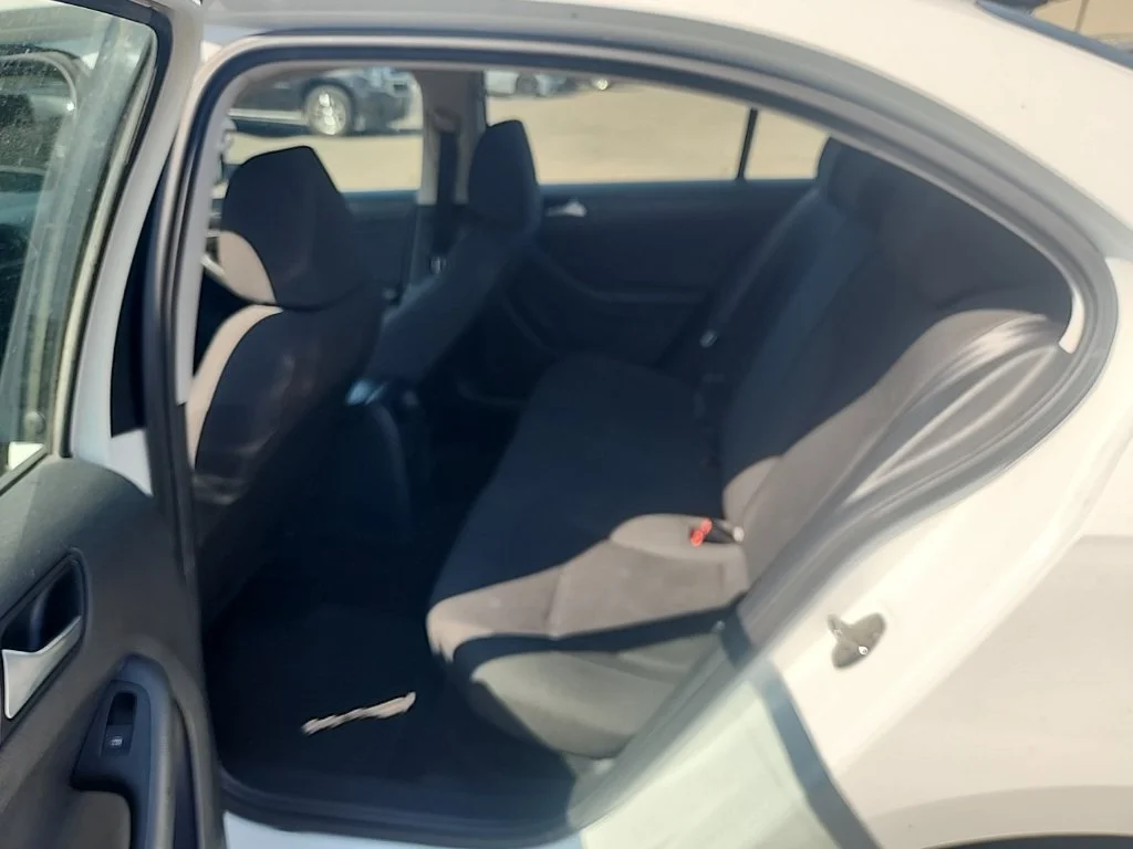 Used 2016 White Volkswagen 1.4T S image 18