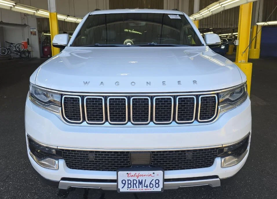 Used 2022 Jeep Wagoneer Series II with VIN 1C4SJVBT3NS142722 for sale in Kansas City