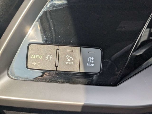 Used 2024 Ibis White Audi 40 Premium image 25