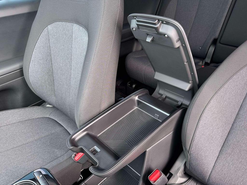 New 2026 White Hyundai SE image 19