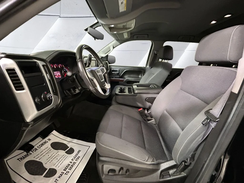 Used 2016 Black GMC SLE image 7
