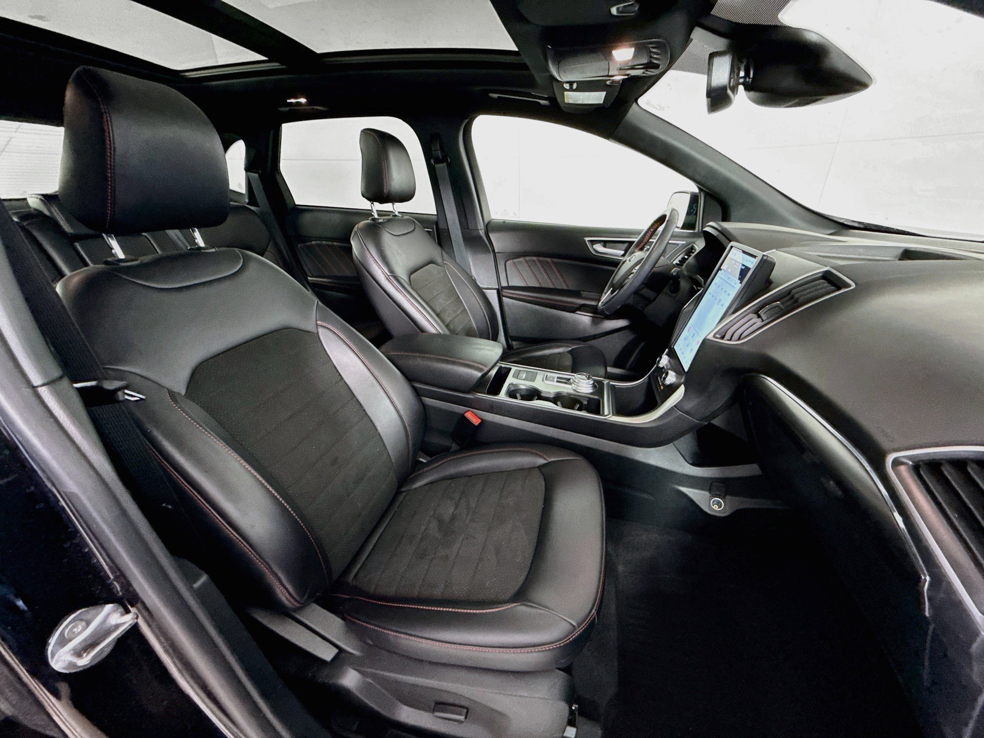 Used 2024 Agate Black Metallic Ford ST-Line image 29