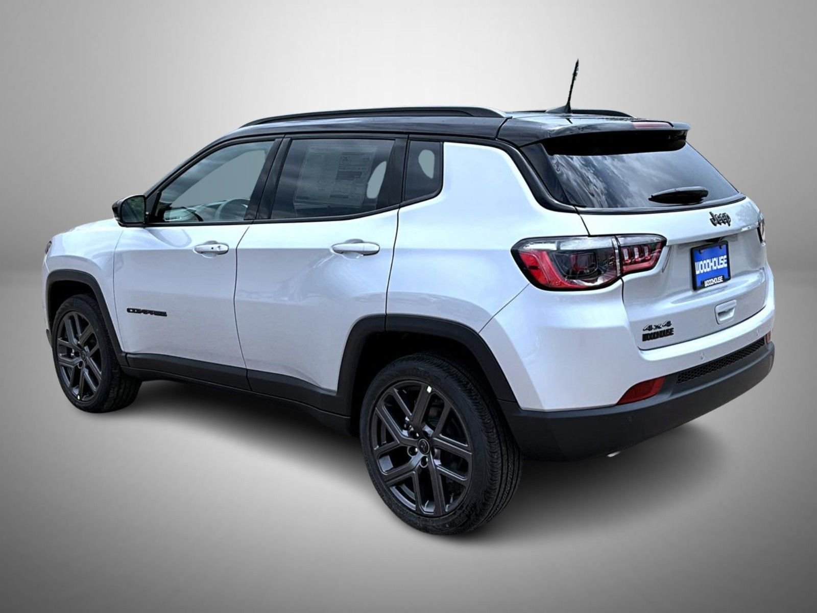 New 2026 Silver Zynith Metallic Clear-Coat Exterior Paint Jeep Limited image 7