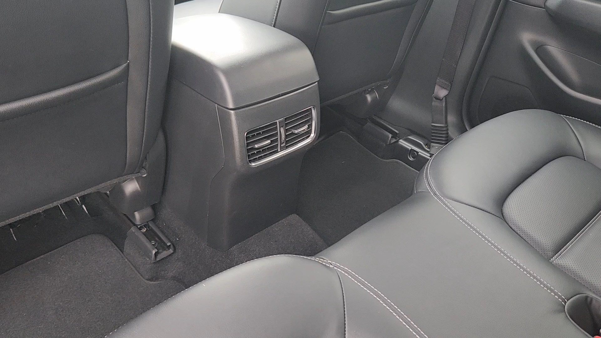 2025 Mazda CX-5 S Preferred package - Photo 18