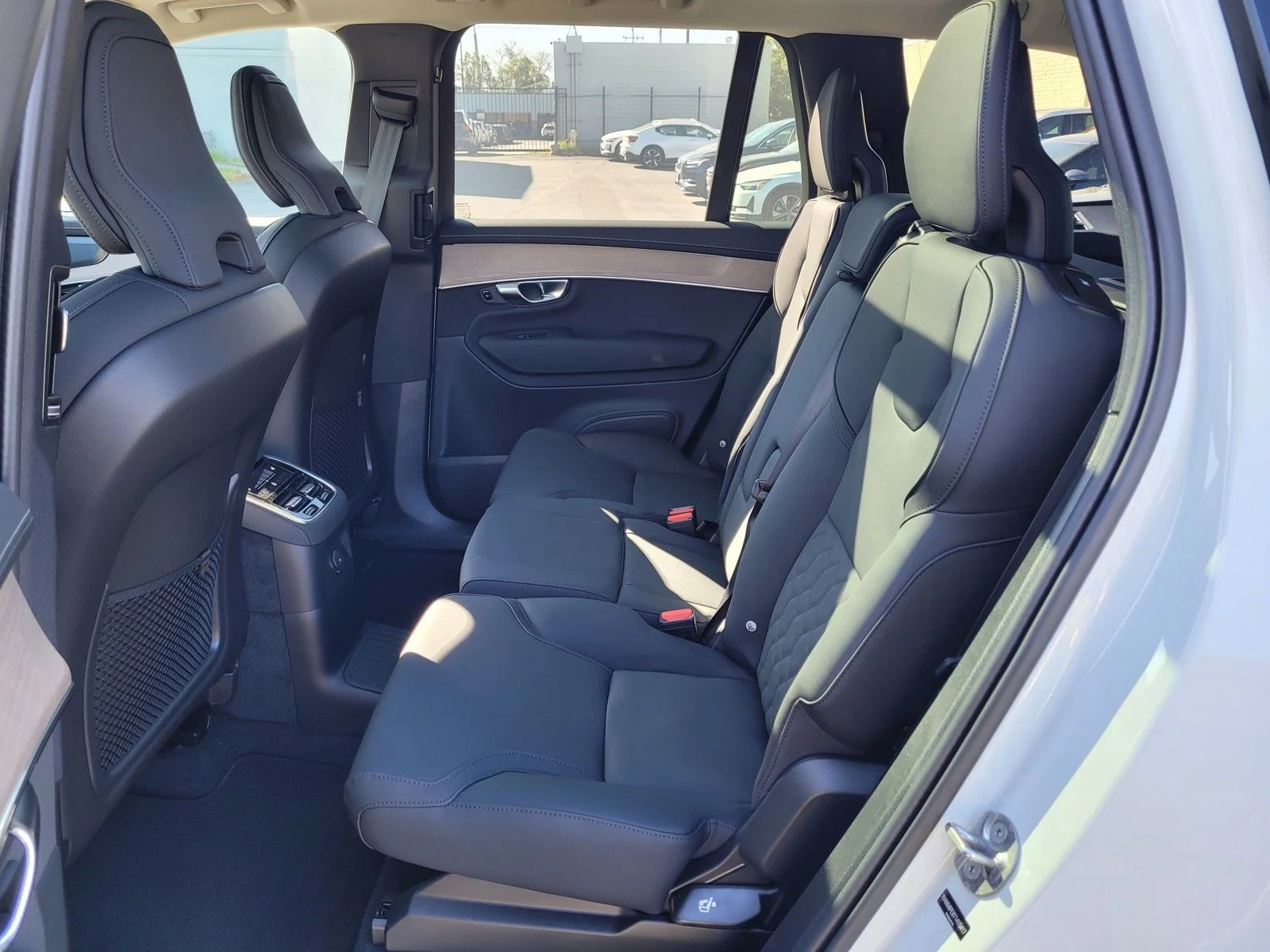 New 2026 White Volvo T8 Plus image 10