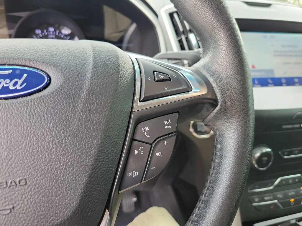 Used 2020 Magnetic Metallic Ford SEL image 21