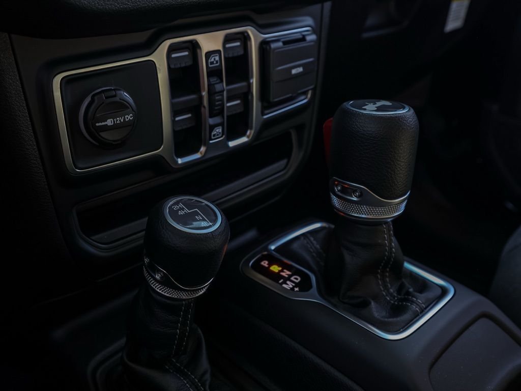 New 2026 Black Clear-Coat Exterior Paint Jeep Sport S image 30